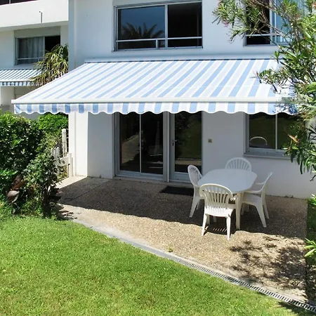 Idyllic In With 2 Bedrooms, Garden And Terrace 150m Appartement